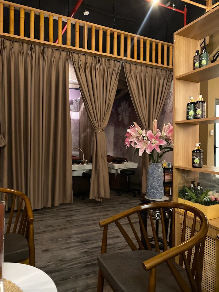 Lamint Spa là một trong những địa chỉ massage cổ vai gáy Bình Thạnh đông khách