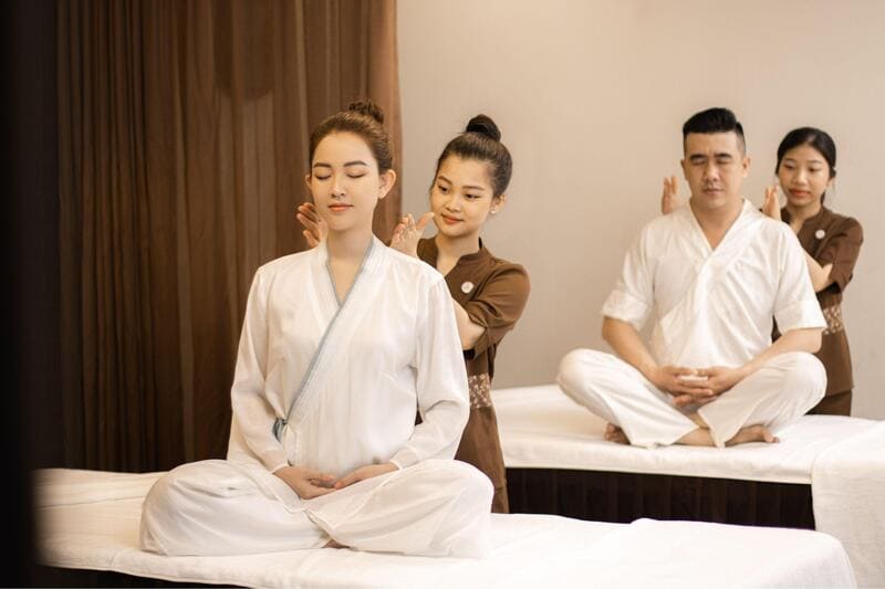 Massage bấm huyệt kết hợp thư giãn cao cấp tại Hum Spa