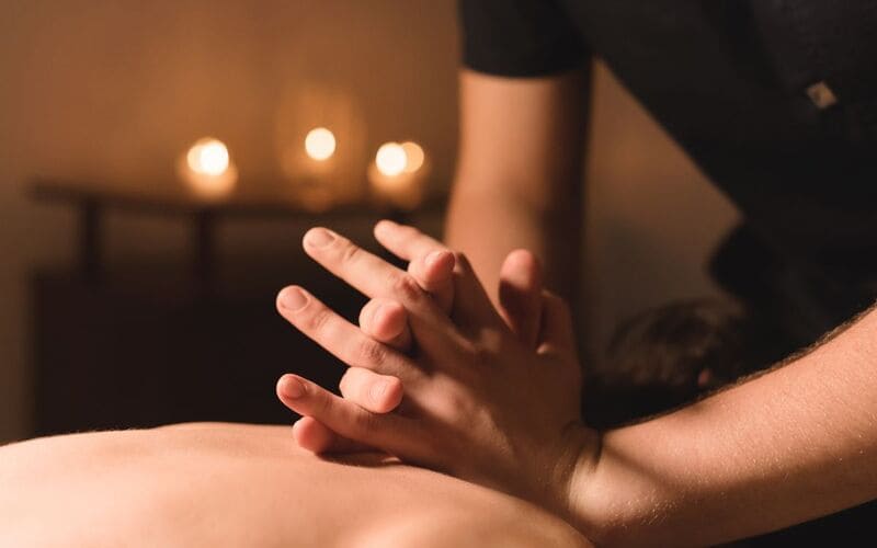 Mát-xa cổ vai gáy có nhiều kỹ thuật đa dạng
