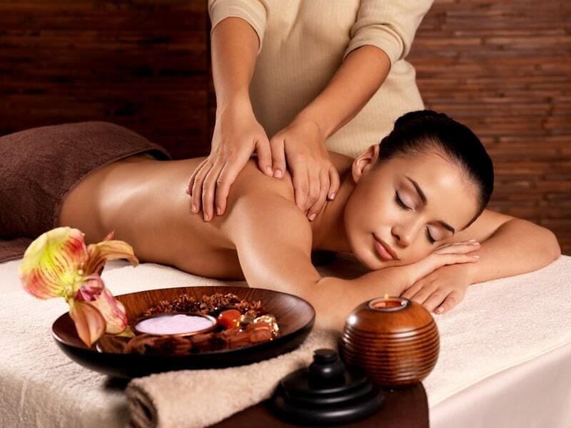 Mát-xa cổ vai gáy mang lại nhiều lợi ích